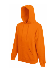 En orange hættetrøje med lomme foran og snore ved hætten vist mod en hvid baggrund. Ingen tekst er til stede.