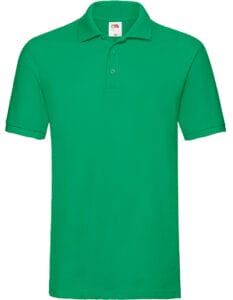 En grøn poloshirt med korte ærmer og en krave med to knapper. I nakken er der en syet etiket med et logo.