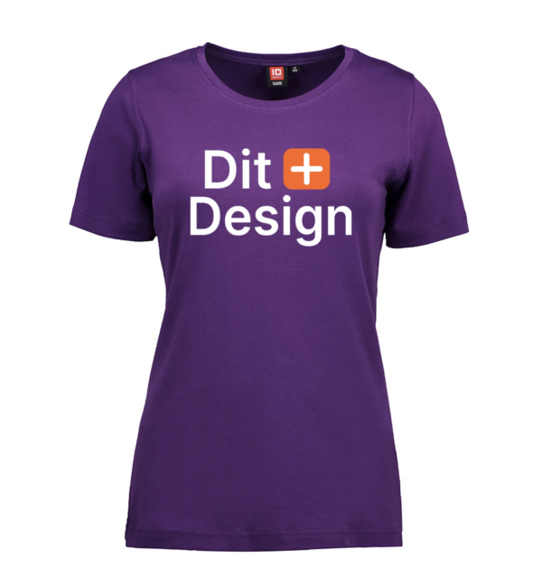 Lilla T-shirt med teksten "Dit Design" trykt i hvid skrift, forsidevisning.
