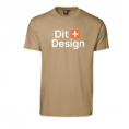 T-shirt i beige med teksten "Dit Design" og et orange plus-tegn i midten, hænger frit uden baggrundsforstyrrelser.