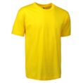 En gul t-shirt hænger frit mod en hvid baggrund; den er kortærmet med en rund hals.