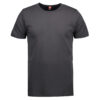 Sort T-shirt hænger på en usynlig bøjle, mod en hvid baggrund. Tekst på etiketten: "ID GAMM".