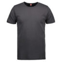 Sort T-shirt hænger på en usynlig bøjle, mod en hvid baggrund. Tekst på etiketten: "ID GAMM".