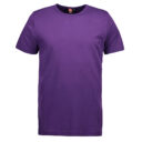 En lilla t-shirt med rund hals er centralt placeret. Den er ren og ubrugte, set mod en hvid baggrund. En etiket i nakken viser mærket "ID."