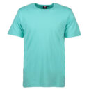 En lysegrøn T-shirt hænger mod en hvid baggrund. Trøjen har korte ærmer og en rund hals. Indvendigt er der en mærkat med teksten "ID".