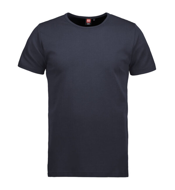 Interlock T-shirt navy En mørkegrå T-shirt med korte ærmer står i centrum mod en hvid baggrund. Indvendigt label viser "ID GAME".