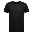 Sort T-shirt hænger frit på en hvid baggrund. På indersiden af kraven er der en rød og hvid label med teksten "ID Game".