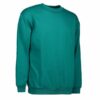 Grøn sweatshirt vises hængende i en isoleret hvid baggrund.
