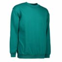 Grøn sweatshirt vises hængende i en isoleret hvid baggrund.