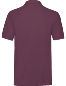 En enkel, mørk lilla polo-shirt er vist bagfra, hængende stille uden nogen synlige detaljer, i en neutral, lys baggrund.