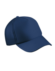 Mørkeblå trucker cap med skygge, frontpanel og netstof-bagside, ligger på en hvid baggrund.