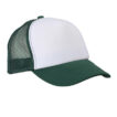 En grøn og hvid trucker kasket med hvid front og grøn skygge i en neutral, hvid baggrund. Siderne og bagstykket er lavet af grønt mesh for ventilation.
