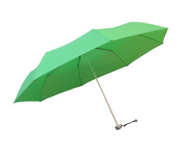 8406_300500 Grøn paraply med foldet skærm, håndtag og snor, svæver i hvid baggrund.