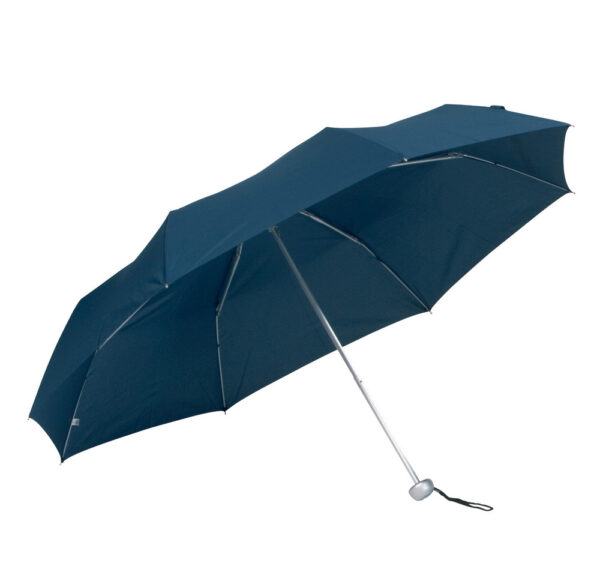 8406_410100 En mørkeblå sammenklappelig paraply, der er åben. Den har en metalteleskopstang og en rem til håndleddet for nem bæring. Baggrunden er ensfarvet hvid.