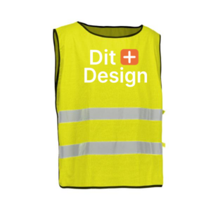 Refleksvest med teksten "Dit Design" foran, hængende frit. Den er gul med to vandrette, sølvfarvede refleksstriber.