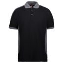 Sort-polo-shirt med grå krave og kanter på ærmerne, hængende frit mod en neutral baggrund. Kraven har tre knapper. Tekst på mærket indeni kraven lyder: "ID".