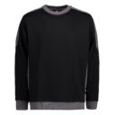 En sort sweatshirt med grå detaljer omkring kraven og ærmerne, hænger i et neutralt miljø.