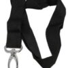 En sort rem med en metalclips for enden, klar til fastgørelse, ligger i en ubestemt ramme uden ekstra genkendelige elementer omkring sig.