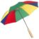En farverig parasol med sektioner i rød, grøn, blå og gul står åbent, klar til at give skygge. Parasollen har en lys stang og befinder sig mod en hvid baggrund.
