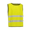 En refleksvest hænger frit og har to vandrette, reflekterende striber. Den er gul og omgivet af en hvid baggrund.