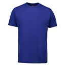 En blå T-shirt med korte ærmer og rund hals vises mod en hvid baggrund. Trøjen har ingen tydelige mønstre eller designs.