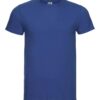 En blå t-shirt med korte ærmer og rund hals vises på en hvid baggrund. Der er ingen tekst.
