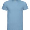 Lyseblå t-shirt på hvid baggrund; t-shirten er kortærmet med rund halsudskæring og minimal syning.