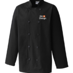 Sort kokkejakke med to rækker knapper. Der er et logo på brystet med teksten "Chef Works" og en orange stjerne. Baggrunden er hvid, og jakken er hovedfokus.