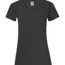 Sort, kortærmet T-shirt fremvist frontalt. Tekst på etiketten: "FRUIT OF THE LOOM."  Stilfuld, minimalistisk design uden mønster eller grafik. Baggrund er ensfarvet hvid.