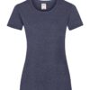 Mørkeblå t-shirt vises på en hvid baggrund. T-shirten er en simpel, kortærmet design med rund hals. Label inde i nakken indeholder teksten "Fruit of the Loom".