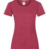 En kortærmet, mørkerød T-shirt med rund hals, vises forfra mod en hvid baggrund. Et mærkat indeni kraven viser mærket "Fruit of the Loom".