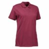 Bordeauxrød polo-shirt med korte ærmer og tre knapper, præsenteret mod en hvid baggrund.