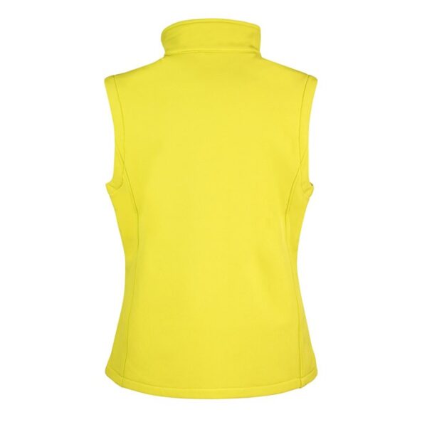 Klassisk damesoftshell vest ryg gul Gul ærmeløs vest med høj krave, set bagfra. Den bæres sandsynligvis ved kølige vejrforhold og er lavet af et robust, fleksibelt materiale. Den kan bruges ved udendørs aktiviteter.