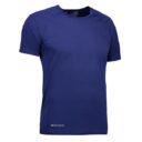 En basic mørkeblå T-shirt fra mærket Geyser, set forfra i et studie.