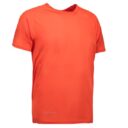 En lys orange t-shirt uden ærmer hænger mod en hvid baggrund. I bunden af t-shirten står teksten "Diadora".