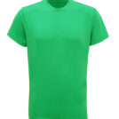 En grøn t-shirt uden tekst eller logo, set forfra, hænger mod en hvid baggrund.