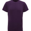 En mørkelilla t-shirt hænger for sig selv mod en hvid baggrund.