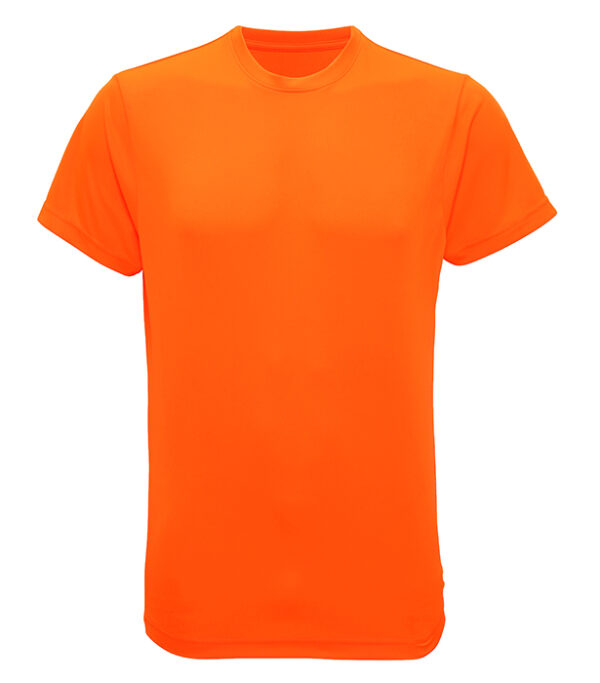 TR010_LightningOrange_FT En ensfarvet, orange t-shirt med korte ærmer og rund hals, fotograferet mod en hvid baggrund uden yderligere kontekst.