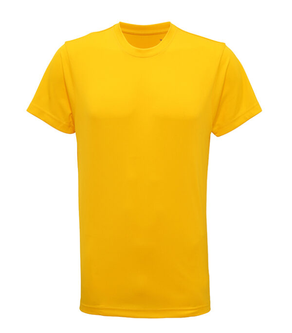TR010_SunYellow_FT En gul t-shirt hænger frit i luften; omgivet af en hvid baggrund.