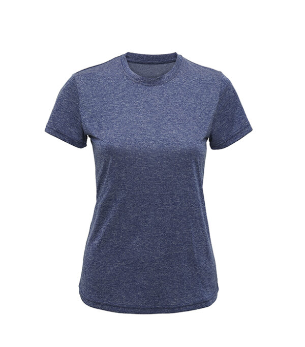 TR020_BLUE-MELANGE_FRONT En blå T-shirt med korte ærmer er centreret og står på en hvid baggrund. Trøjen er ensfarvet og har en rund halsudskæring.