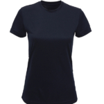 Sort T-shirt uden synlige mærker, hænger alene og fladt i front synlig i en neutral lys opsætning.