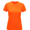 En enkel, lys orange T-shirt med korte ærmer vises frontalt mod en hvid baggrund.