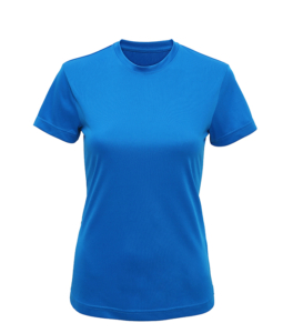 Blå T-shirt hænger på en usynlig mannequin, med korte ærmer og en rund halsudskæring, set forfra mod en hvid baggrund.
