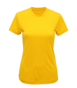 En gul T-shirt med korte ærmer og rund halsudskæring er vist i en neutral, hvid baggrund.