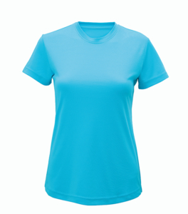 En lyseblå kortærmet t-shirt ligger fladt mod en hvid baggrund.