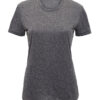 Grå T-shirt hænger foran en hvid baggrund, med rund hals og korte ærmer, uden yderligere udsmykning eller tekst, i et enkelt og minimalistisk design.