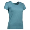 En blå, kortærmet T-shirt vises stående på en hvid baggrund. Ingen tekst er synlig.