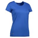 Blå t-shirt til kvinder med korte ærmer og en rund hals. Tekst "HEYER" står nederst til venstre på trøjen. Enkel baggrund uden synligt miljø.