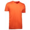 En simpel, ensfarvet orange T-shirt hænger frit i et hvidt studie, uden synlige dekorative elementer eller mønstre.