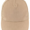 Beige baseballkasket, ses forfra, ligger på en hvid baggrund. Den har synlige sømme og en lille knap på toppen.